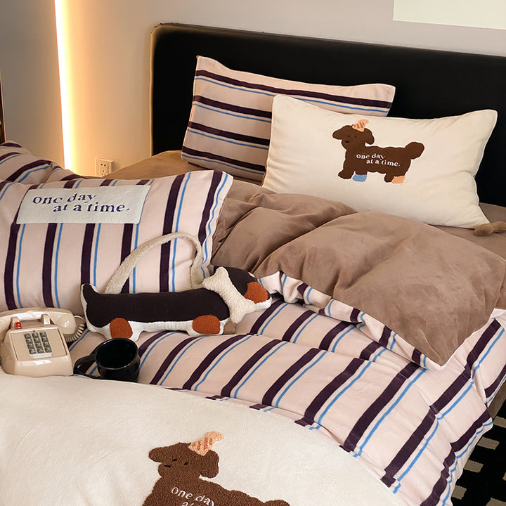 Cotton bedding set with striped look, embroidery motif and plush application