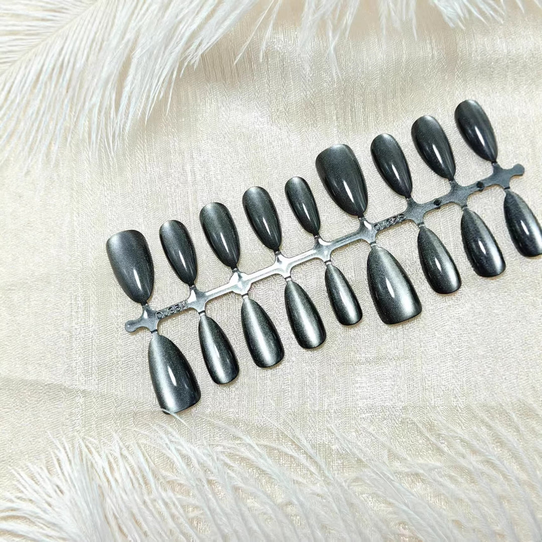 Shiny artificial nails Stornfield