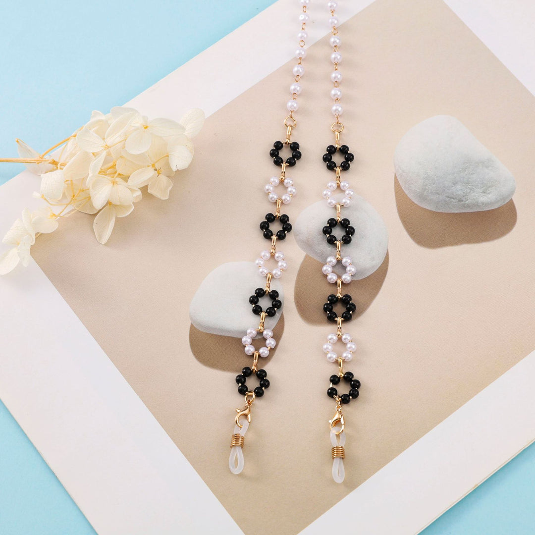 Elegant Beaded Eyewear Chain Stornfield
