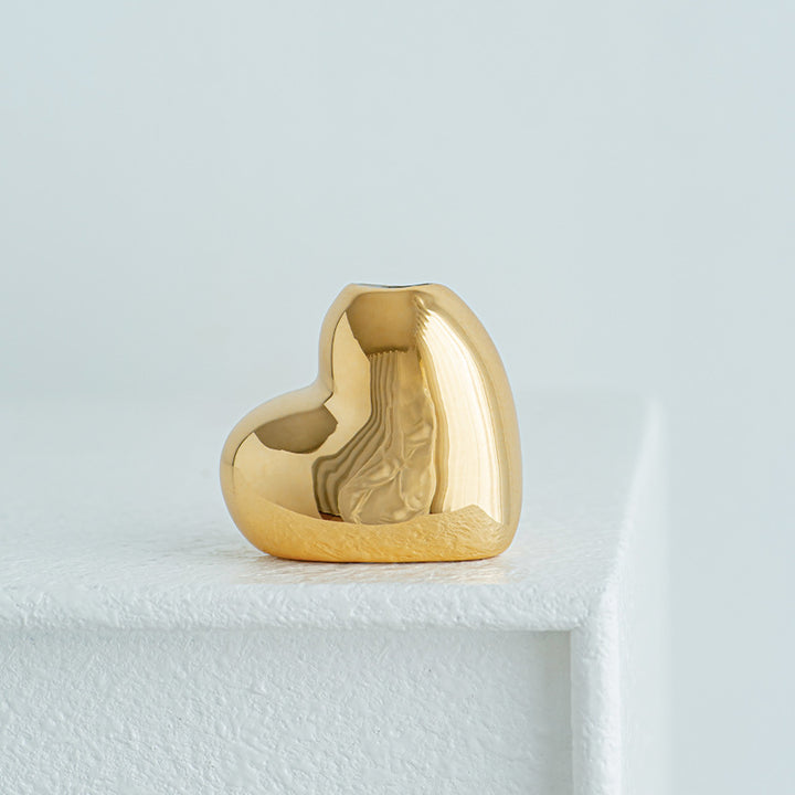 Elegant Decorative Heart Figure Stornfield