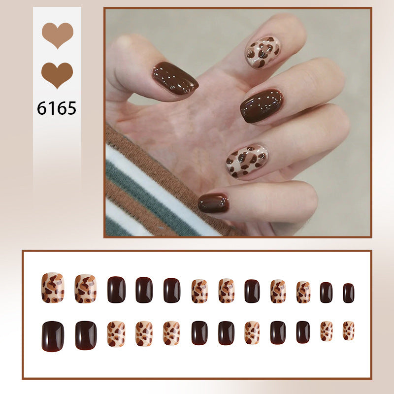 Minimalist Press-On Nail Art