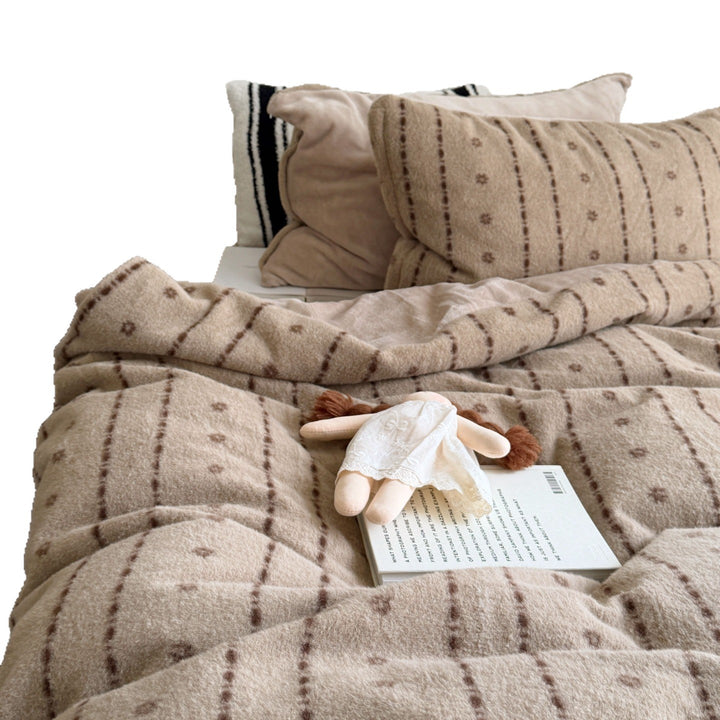 Plush Microfiber Patterned Duvet Cover and Pillowcase Set