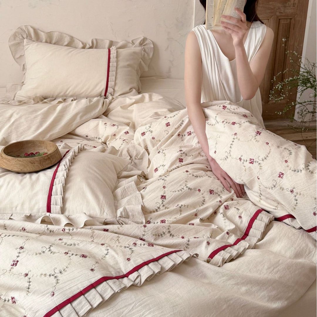 Ruffled-Edge Cotton-Linen Quilted Duvet Cover Set with Embroidered Vine Motif