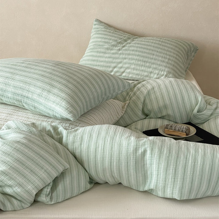Lightweight muslin bedding set in linen look with fine stripe relief