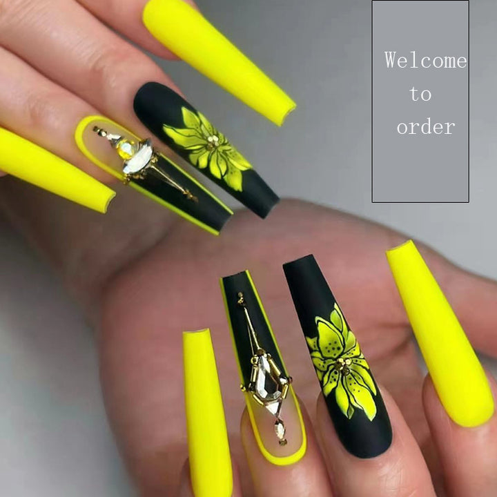 Artificial nail set with glamorous 3D decorations and detailed flower illustration Stornfield