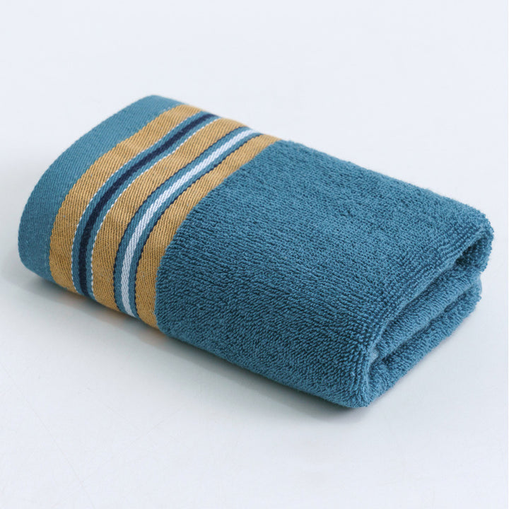 Highly absorbent luxury bath towel made of cotton terry with decorative stripes
