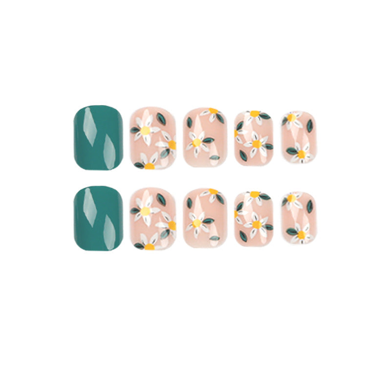 Artful nail art with delicate floral designs Stornfield