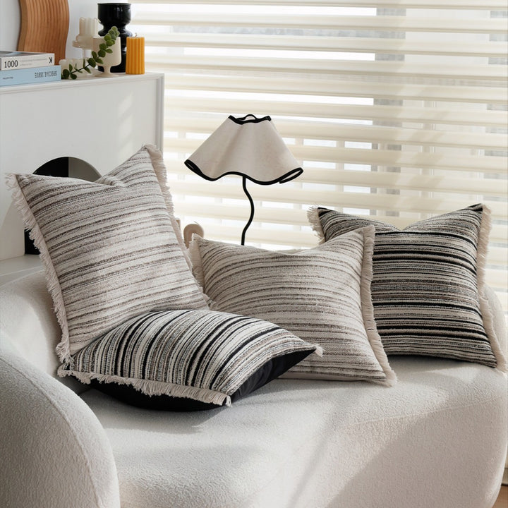 Decorative cushion with fringes