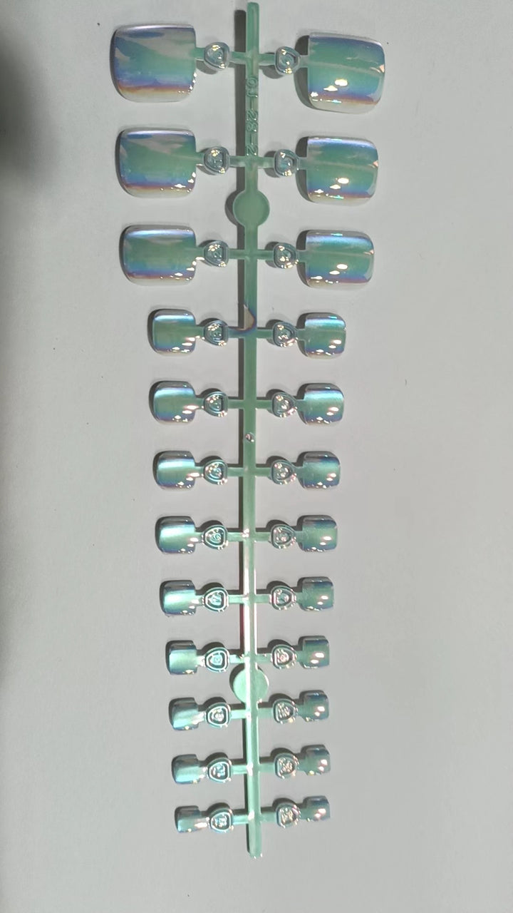 Iridescent Press-On Nail Set Stornfield