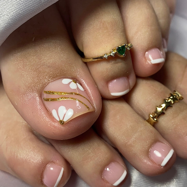 Artistic toenail art Stornfield