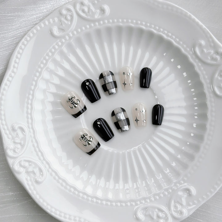 Chic Decorative Press-On Nail Set