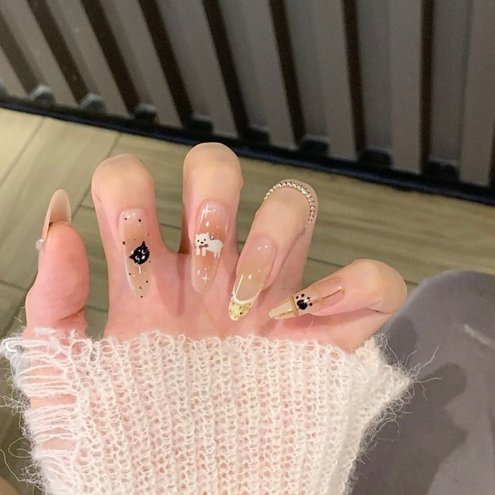 Artful nail designs with cat motif Stornfield