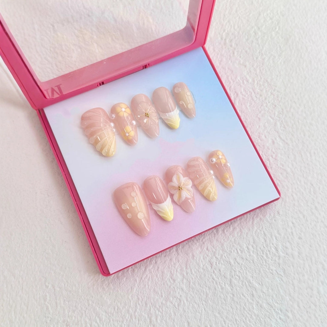 Decorative Press-On Nail Art Set with Floral and Pearl Accents