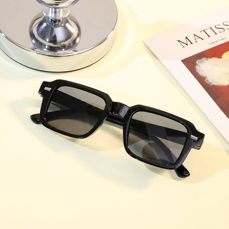 Women's modern rectangular sunglasses with colored lenses Stornfield