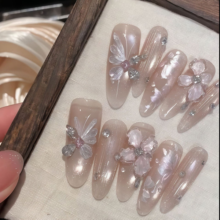 Art nails with floral motifs Stornfield