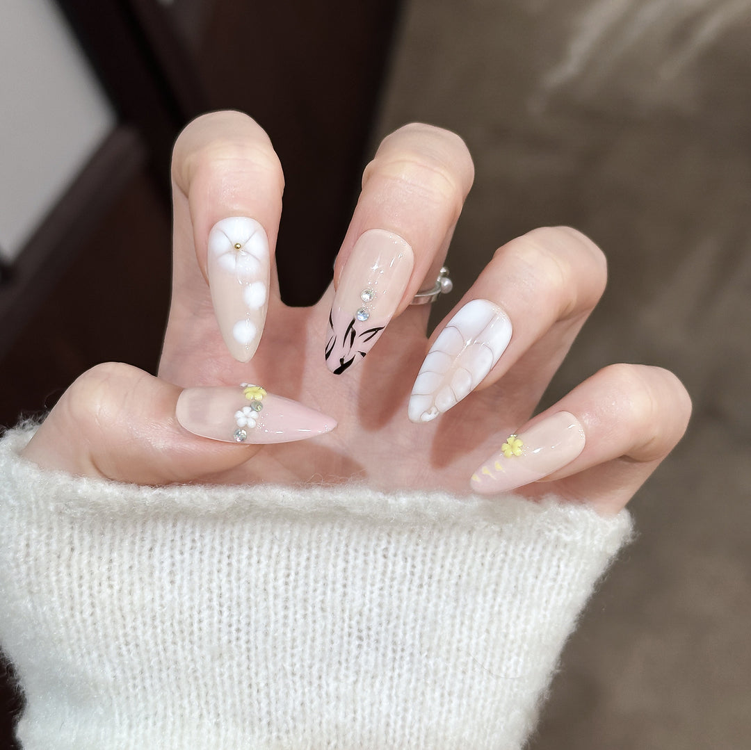 Elegant Floral Press-On Nail Art Set