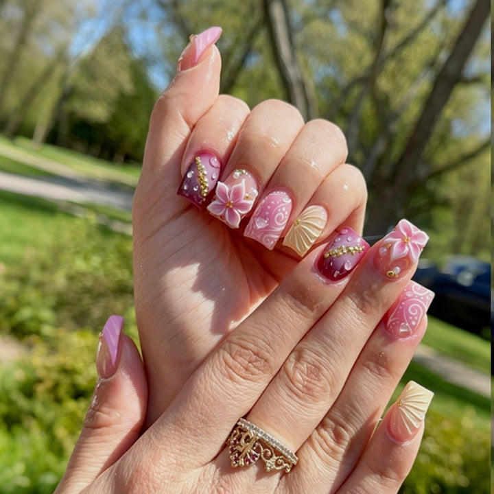 Artificial nail set with floral and glamorous designs Stornfield