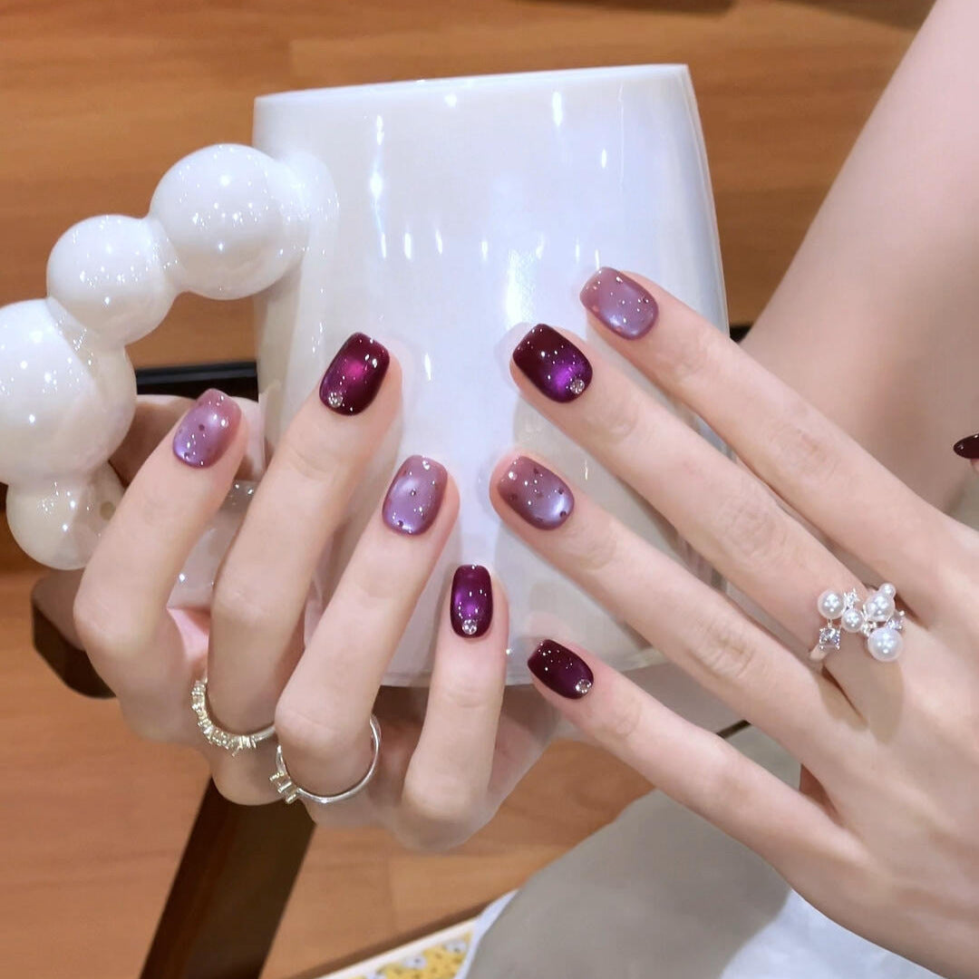 Artificial Nail Set with Modern Gradient and Glitter Effects Stornfield