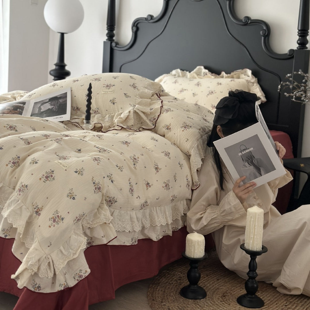 Romantic cotton bed linen set with frills and lace trim