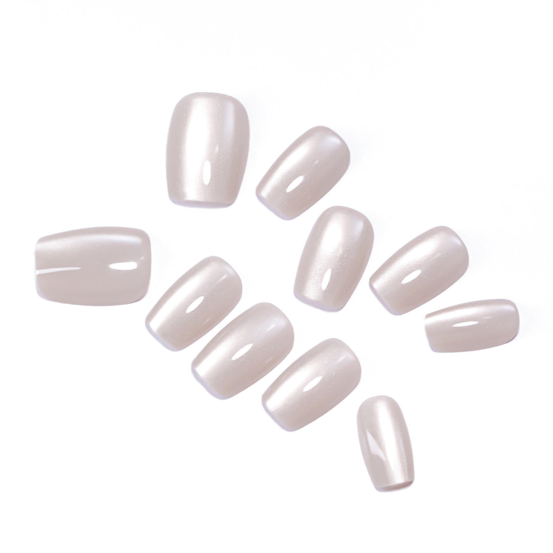 Artificial nail art with shiny surface Stornfield