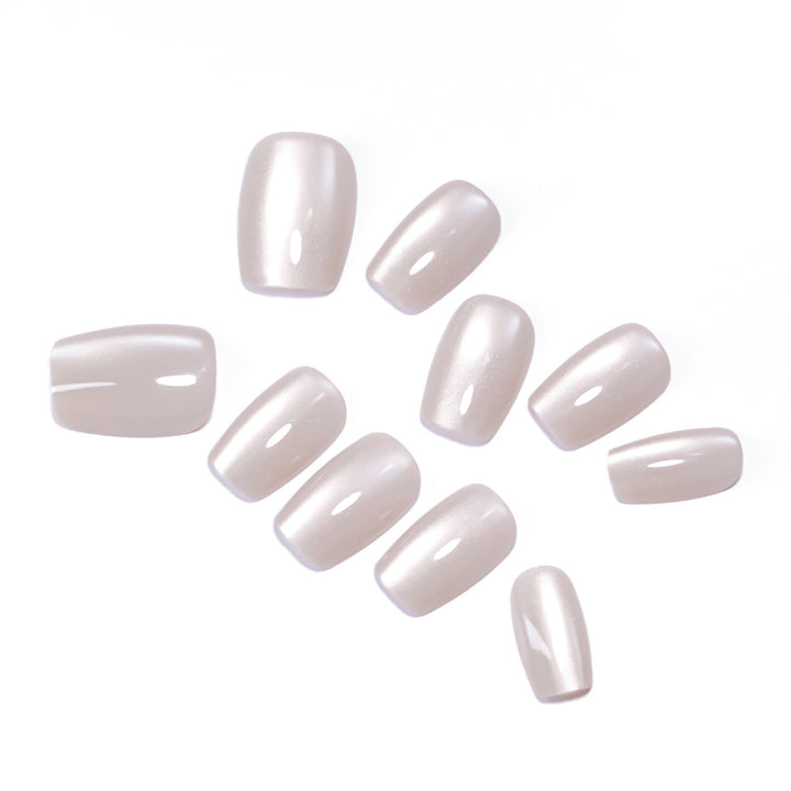 Artificial nail art with shiny surface Stornfield