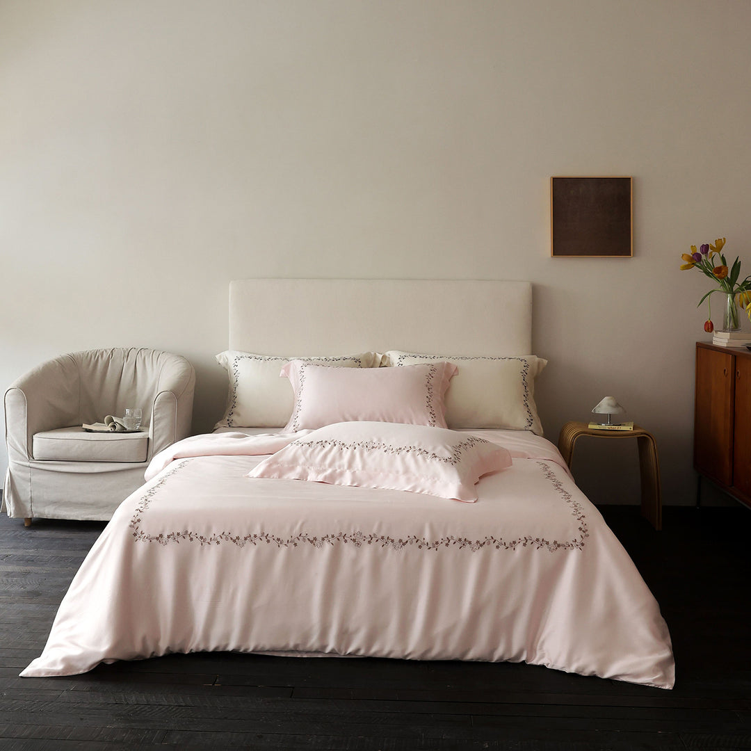 Premium Micro-Sateen Bed Linen Set with Delicate Chain-Stitch Border and Hidden Closure