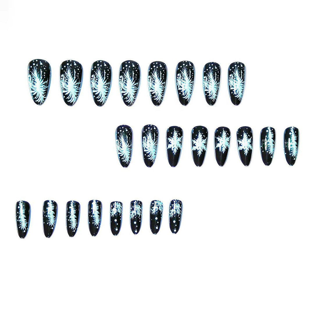 Elegant Artificial Nails with Snowflake Design Stornfield