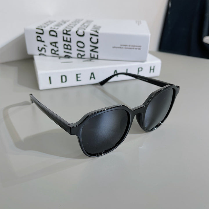 Fashionable Vintage Sunglasses with Wide Frame Stornfield