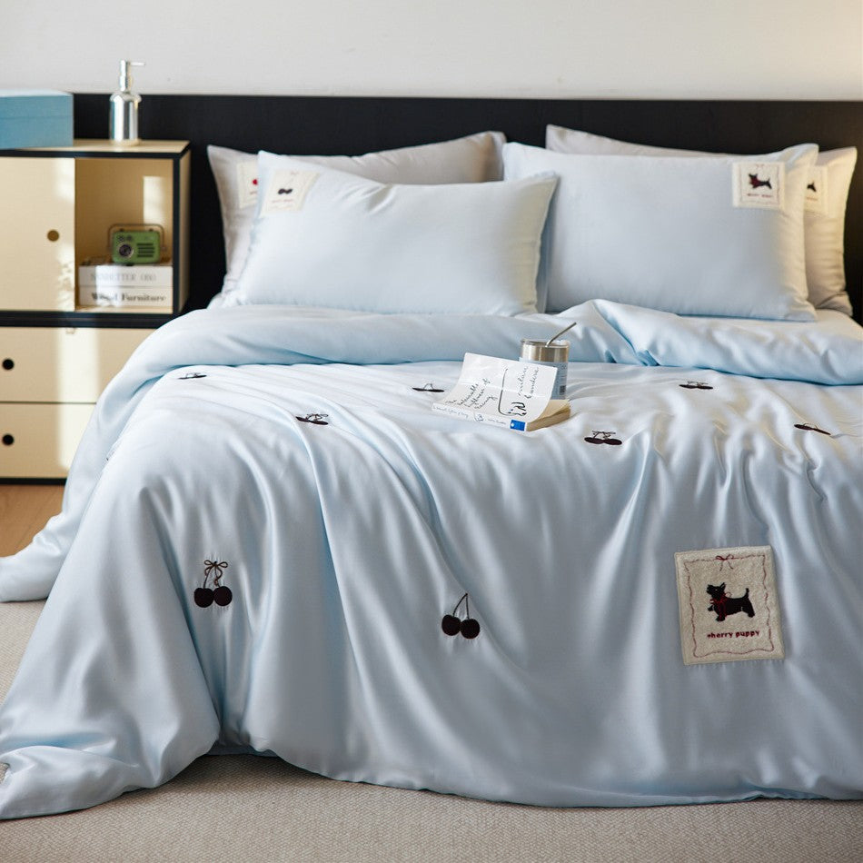 Bedding set made of cotton satin with subtle cherry embroidery and application patch
