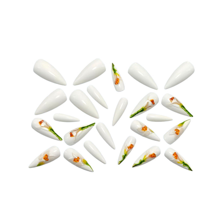 Artificial nails with elaborate floral design Stornfield