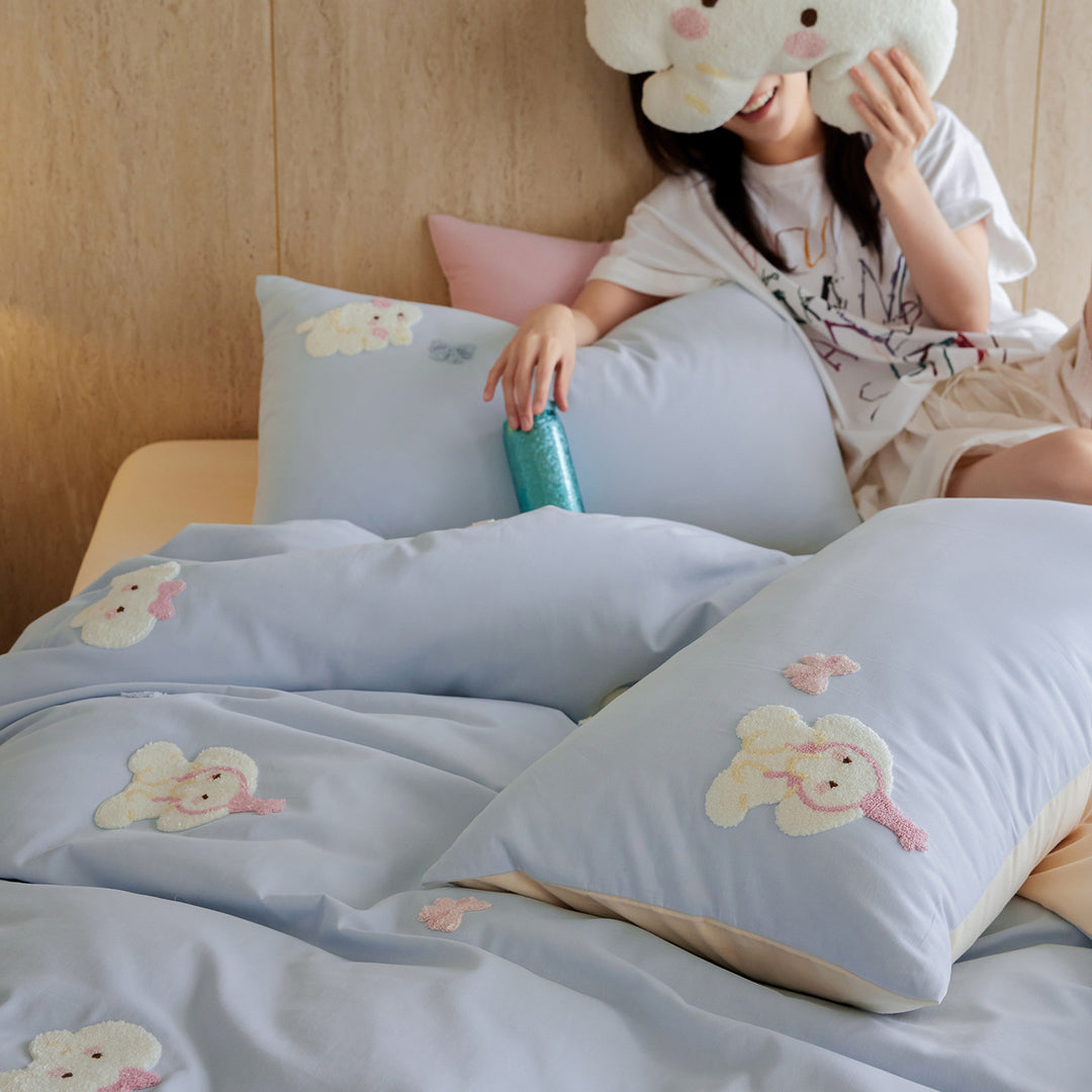 Children's bedding set with chenille sheep appliqués and soft percale fabric