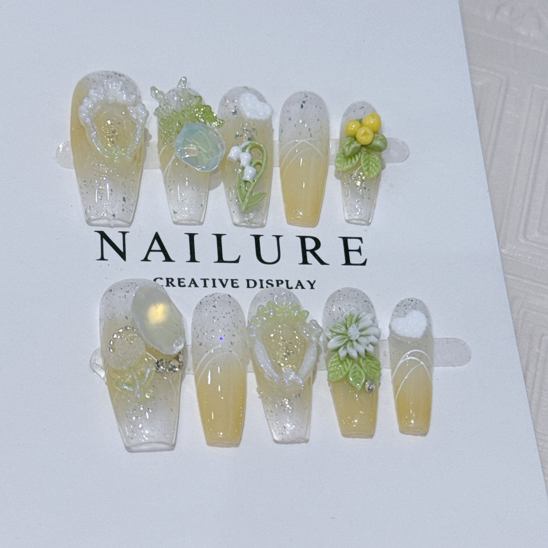 Artistic Themed Press-On Nail Art Set