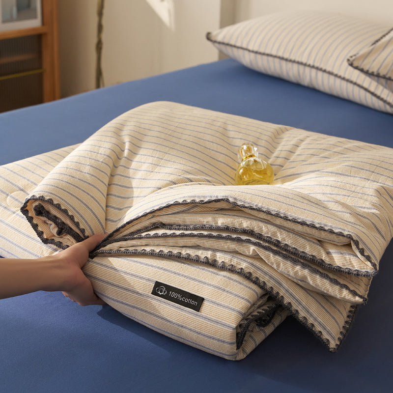 All-season quilted comforter made of pure cotton with a fine trim