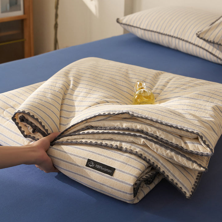 All-season quilted comforter made of pure cotton with a fine trim