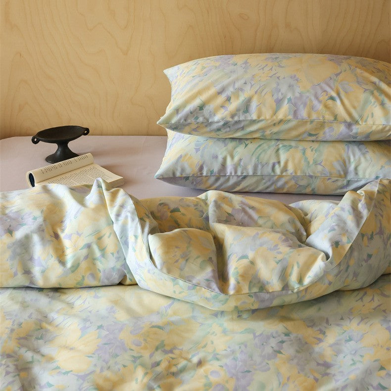 Cotton satin bedding set with fine check pattern and floral motifs