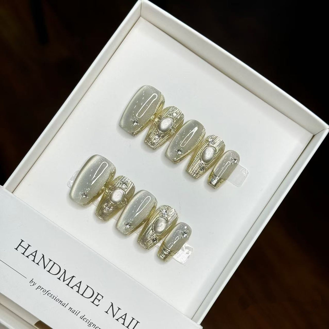 Handmade Artistic Press-On Nail Set with Elegant Pearl Accents