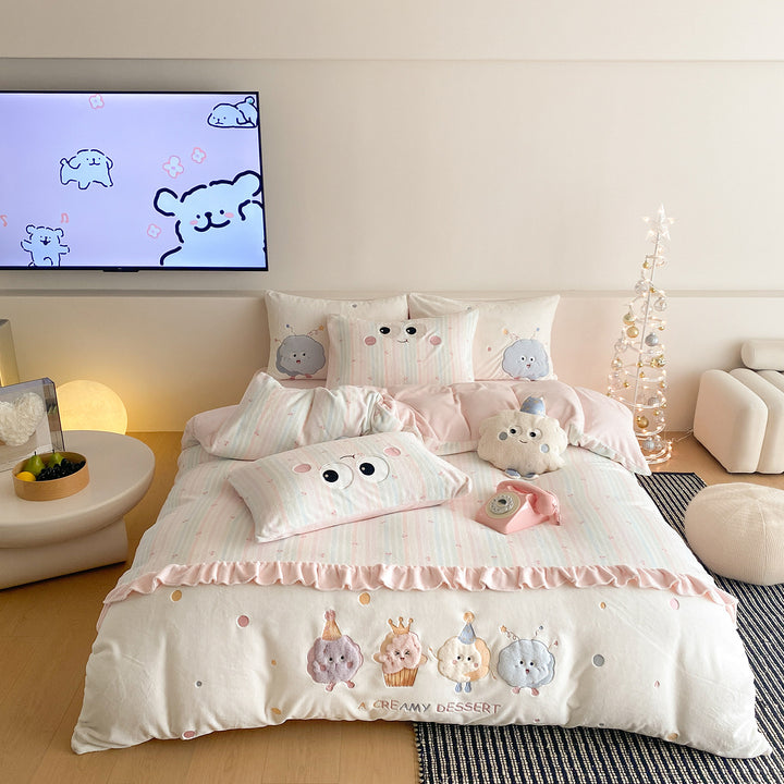 Children's bedding set with 3D plush cat appliqué and reversible function