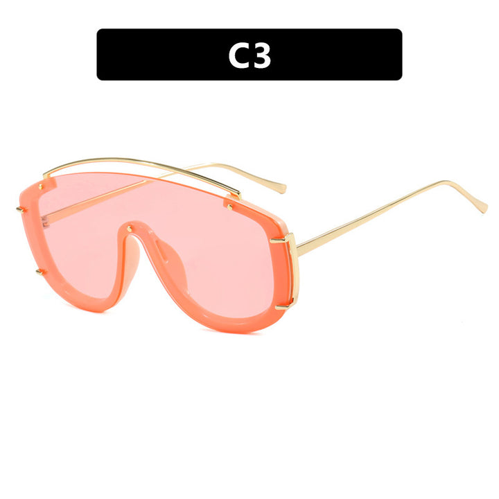 Women's masculine sunglasses with fashionable gradients and golden details Stornfield