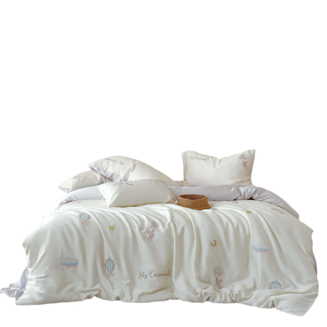 Premium children's bedding set made of cotton satin with pastel-embroidered balloon and carousel motifs.