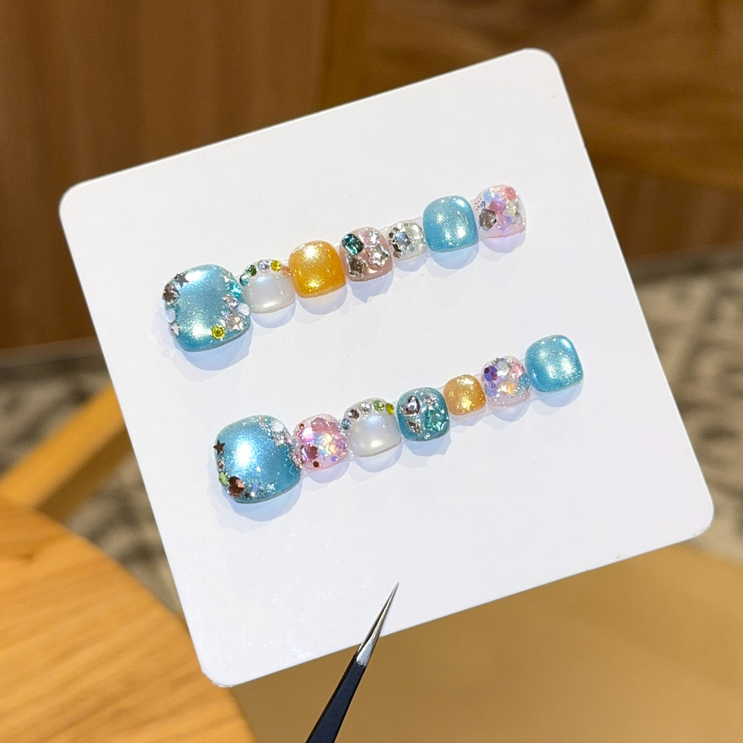 Artificial nails with sparkling accents and glittering design Stornfield