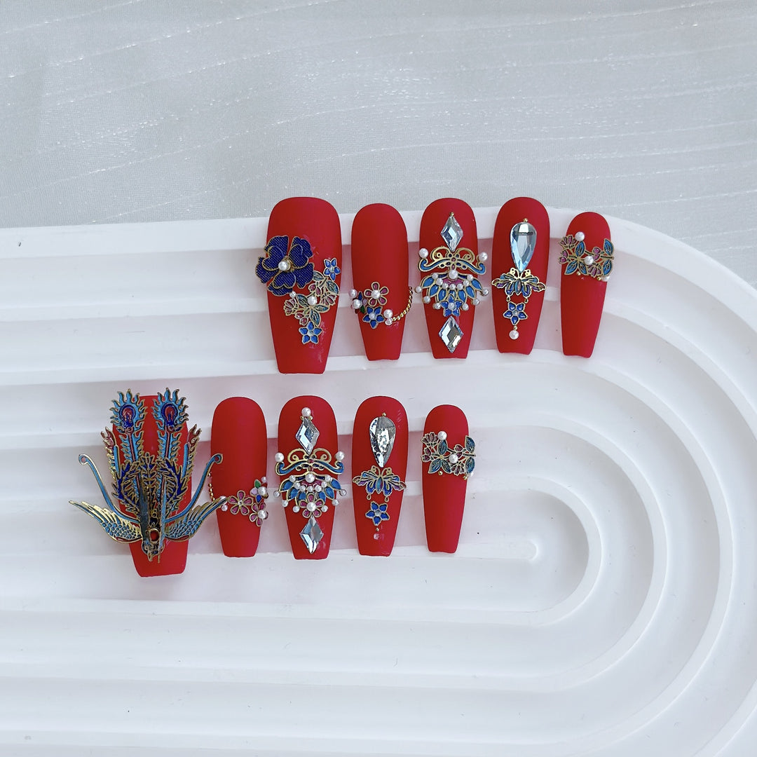 Decorative Press-On Nail Art Set with Intricate Gem Accents