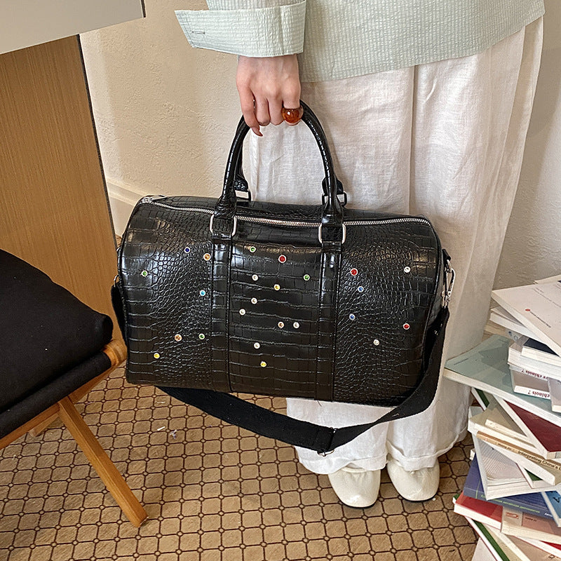 Fashionable travel bag with structured surface and versatile interior Stornfield