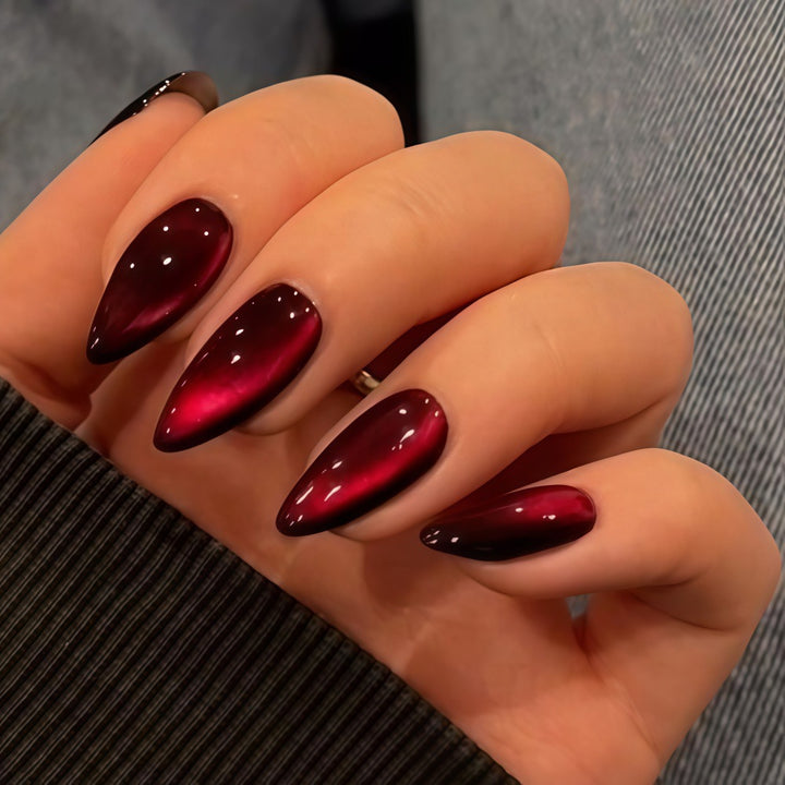 Artificial nails in glamorous high-gloss design Stornfield