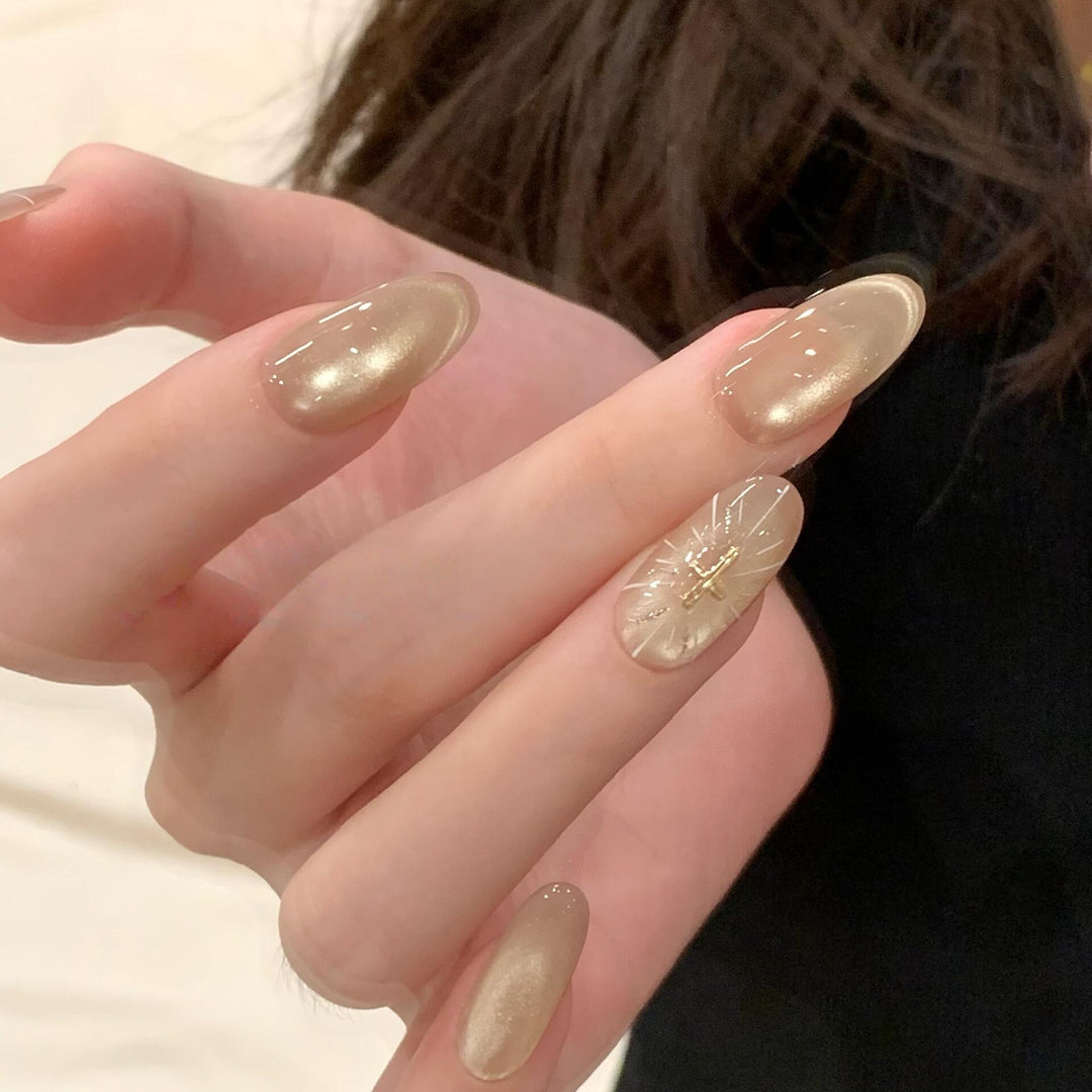 High-gloss artificial nails with filigree accents Stornfield
