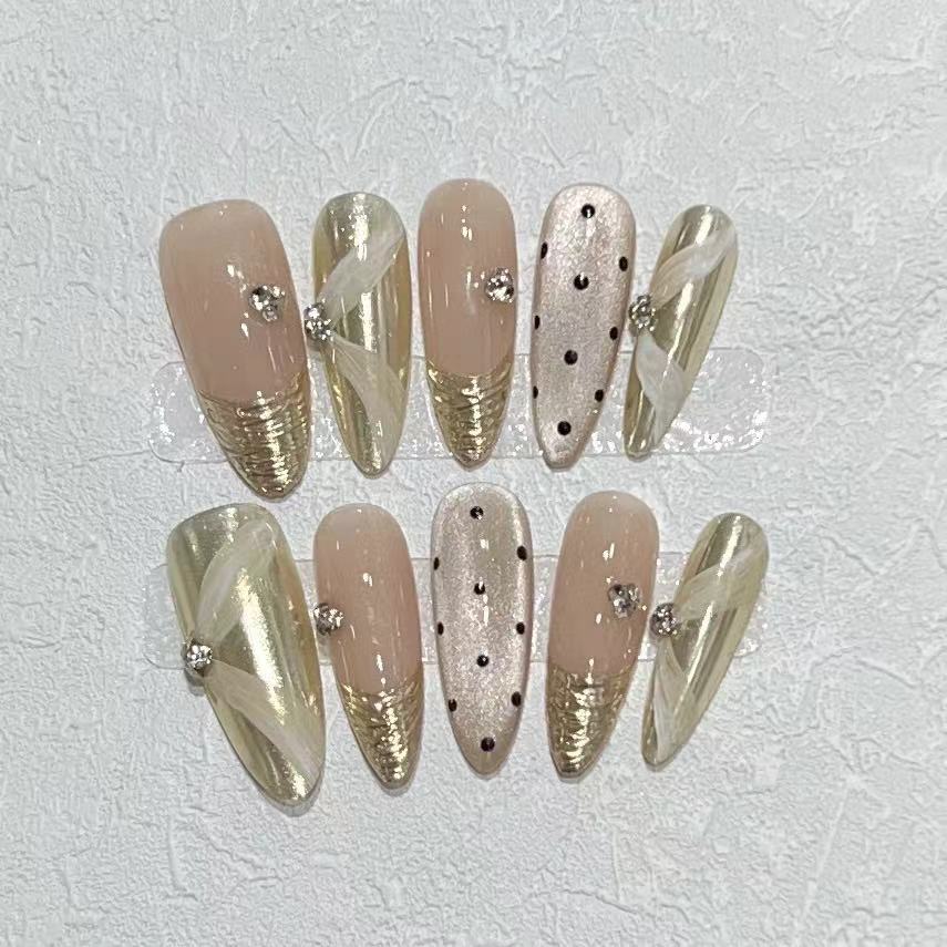 Luxury Press-On Nail Art Set with Elegant Metallic Accents Stornfield