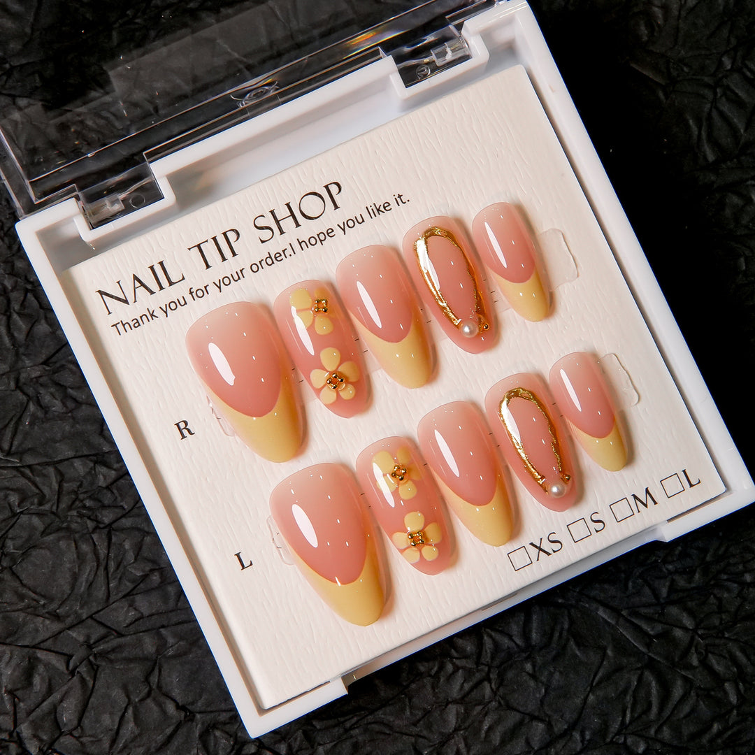 Floral Decorative Press-On Nail Set