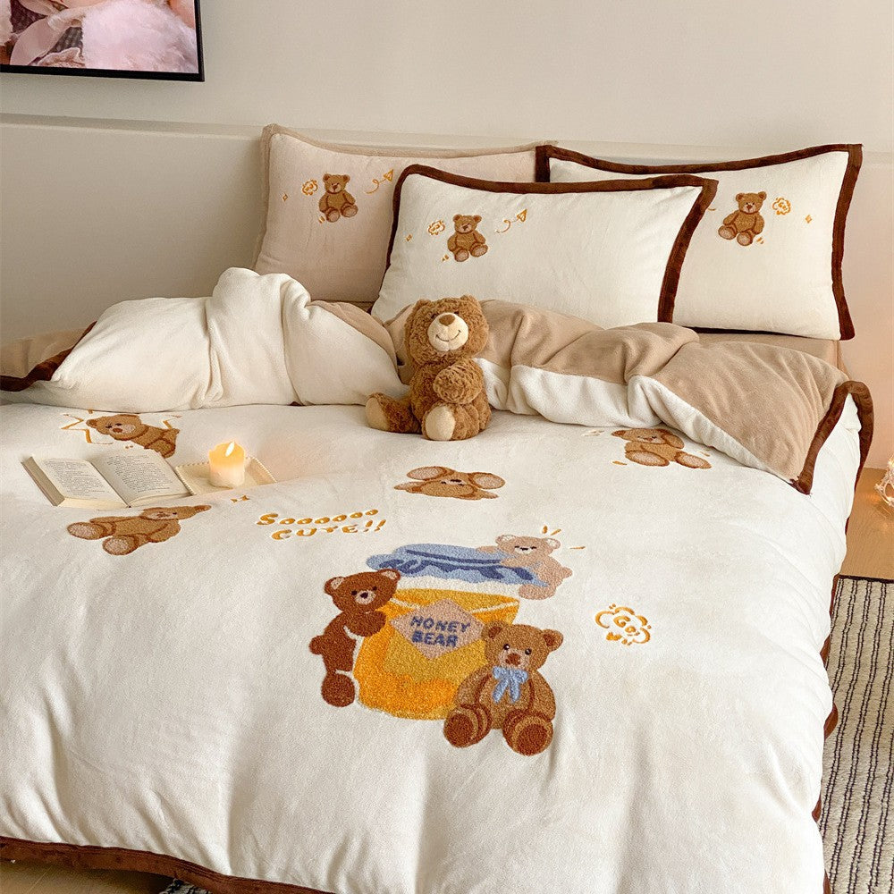 Cuddly duvet cover set with embroidered teddy bear motifs