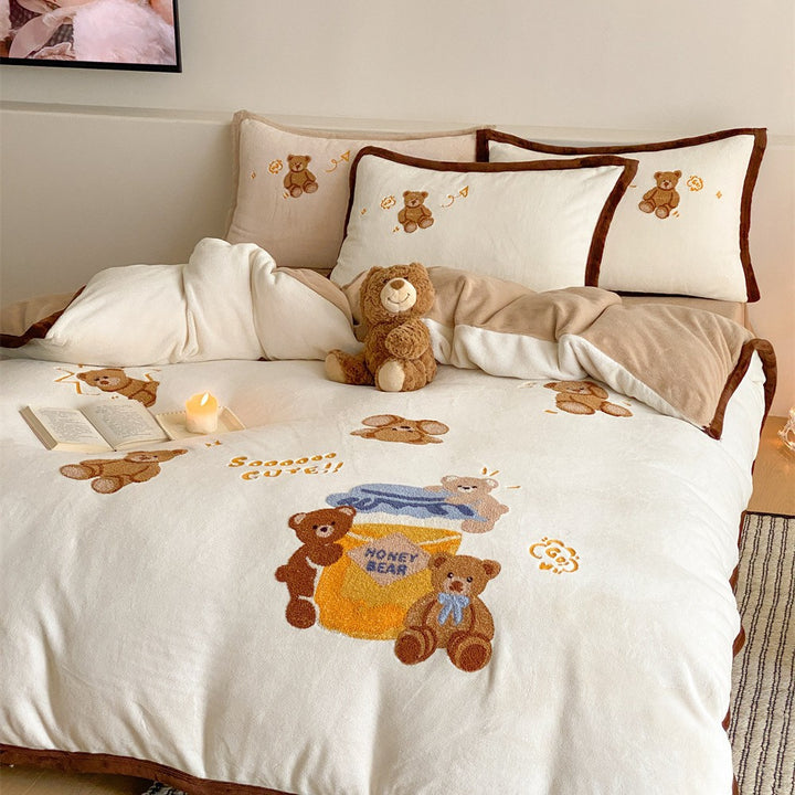 Cuddly duvet cover set with embroidered teddy bear motifs