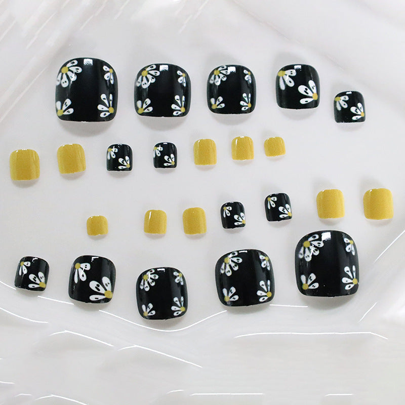 Floral Design Nail Art Stornfield
