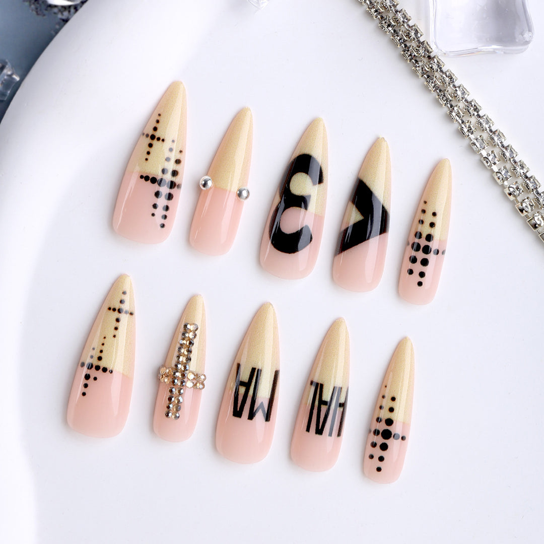 Elegant Artificial Nails with Fashionable Designs Stornfield